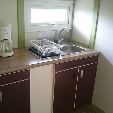 Готель Camping Des Rulieres Saint-Valerien Екстер'єр фото