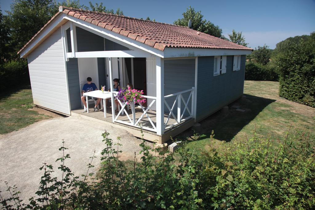 Готель Camping Des Rulieres Saint-Valerien Екстер'єр фото